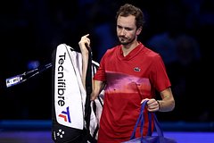 Медведев обыграл американца Фрица в первом матче Итогового турнира ATP