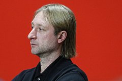 Плющенко вспомнил о трудностях с наркоманами и сбором бутылок ради хлеба