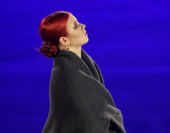 Яна Рудковская сообщила, что врачи запретили Александре Игнатовой совершать прыжки. Фигуристка пропустит шоу в Баку